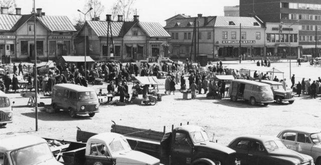 Torielämää 1960-luvun alussa Kouvolan kauppatorilla