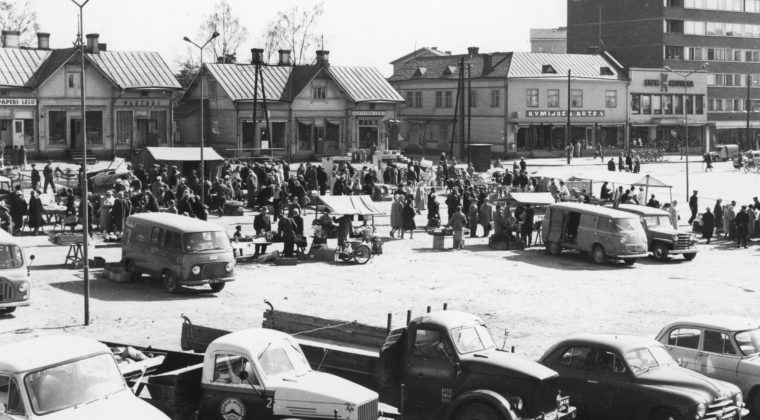 Torielämää 1960-luvun alussa Kouvolan kauppatorilla