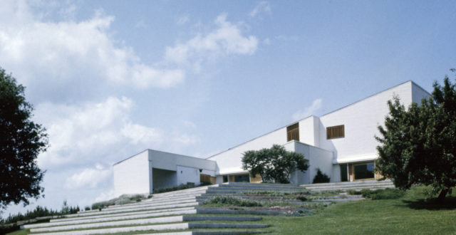 Kuvassa Alvar Aallon sunnittelema rakennus Maison Louis Carré, Bazoches-sur-Guyonne, Ranska, France.