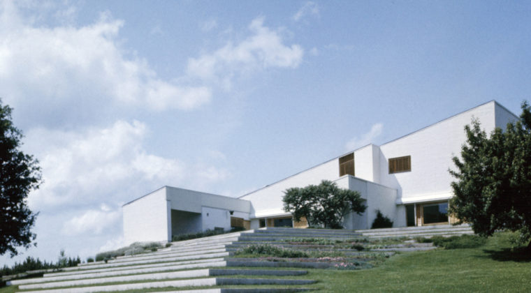 Kuvassa Alvar Aallon sunnittelema rakennus Maison Louis Carré, Bazoches-sur-Guyonne, Ranska, France.