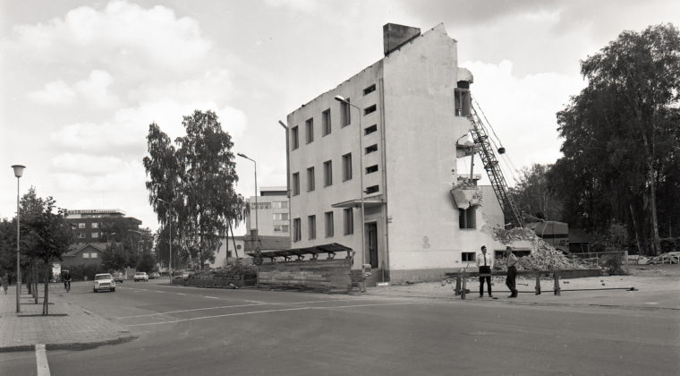 Kouvolan vanhan poliisiaseman purkaminen heinäkuussa 1970.