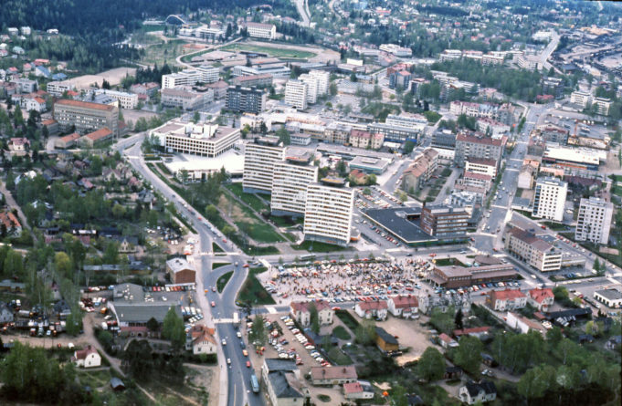 Kouvolan tori vuonna 1971. Kuva Eero Suikki.