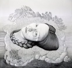 Musta-valkoinen piirustus., jossa makaavan naisen kasvot