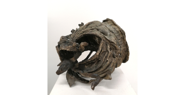 Anttinen Tiiu, Luomakunnan kruunu, 2010, pronssiveistos