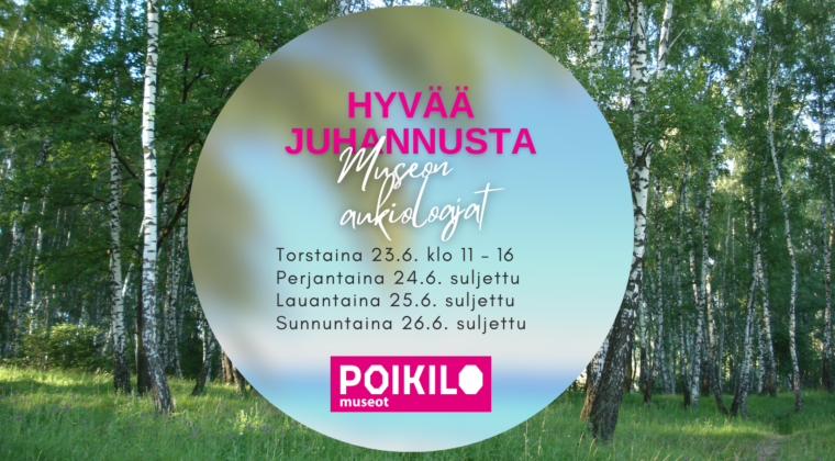 Juhannuksen aukioloajat kirjoitettuna. Taustalla koivumetsä.