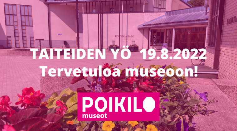 Valokuva Kouvolatalon etuovelta josta on kulku museoon.Kuvassa teksti: Taiteiden yö 19.8.2022. Tervetuloa museoon!