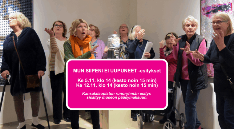 Joukko runonlausujia taidemuseossa.