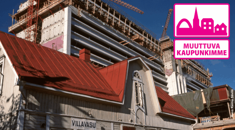 Kaupunkikuva Kouvolasta Pohjola-talon rakentamisen aikana.