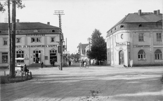 Mustavalkoinen valokuva Kouvolan kaduista 1926.