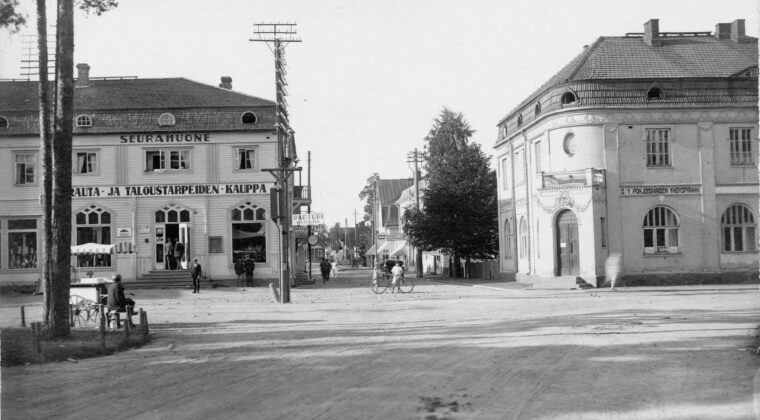 Mustavalkoinen valokuva Kouvolan kaduista 1926.
