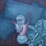 Sinisävyinen maalaus naisesta joka tutkii tähtikartastoa.