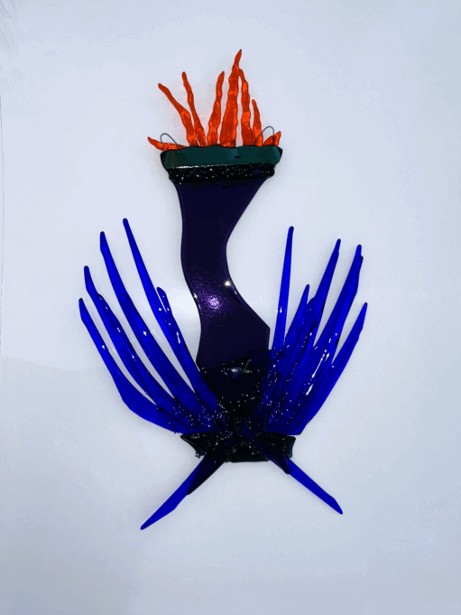 Lasiteos jossa on liekkejä.