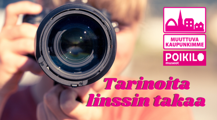 Pinkki teksti: Tarinoita linssin takaa. Muuttuva kaupunkimme -näyttelyn logo ja kuva jossa kuvaajan linssi näkyy etualalla.
